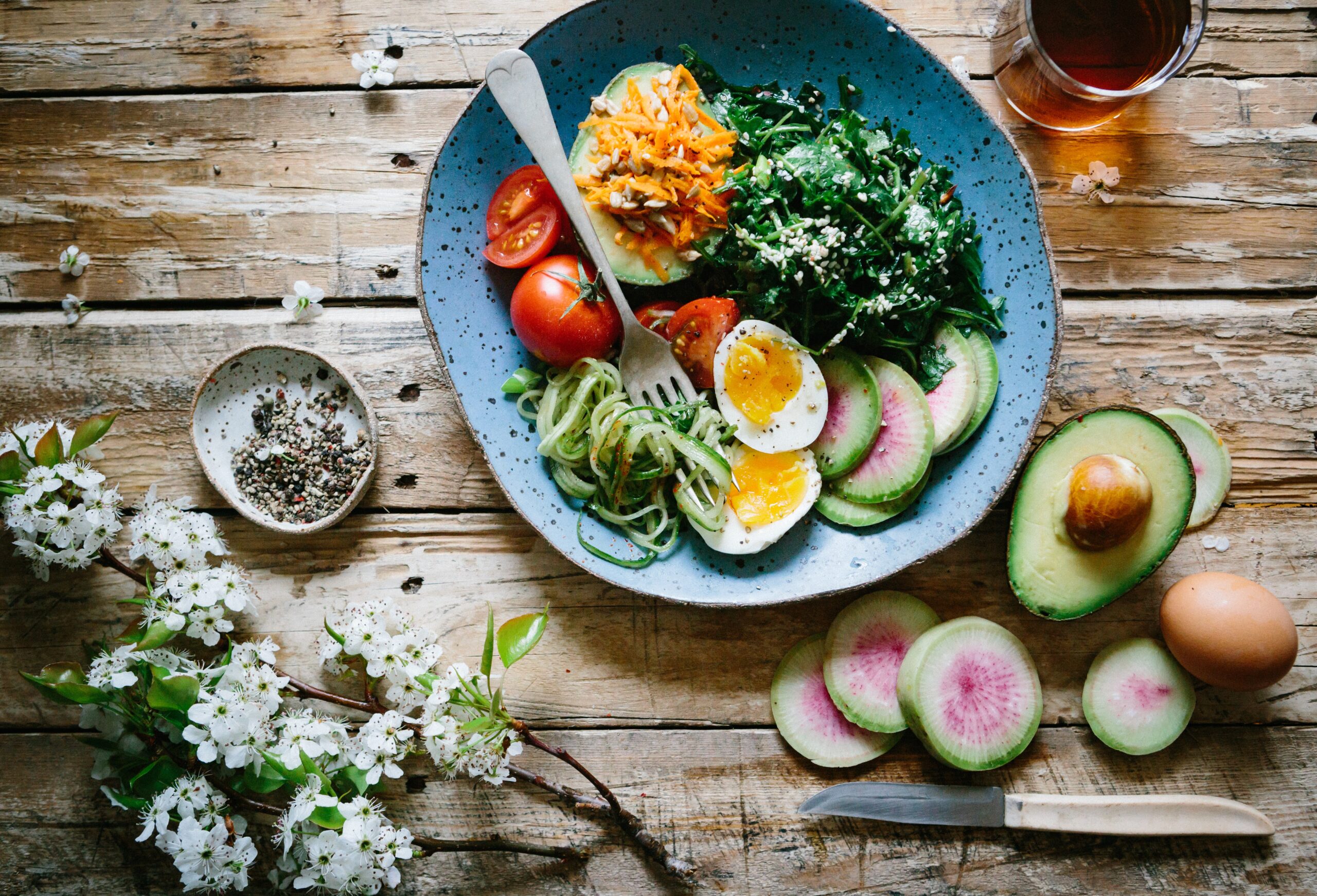 Read more about the article Holistic Nutrition: Eating for Mental and Emotional Well-being